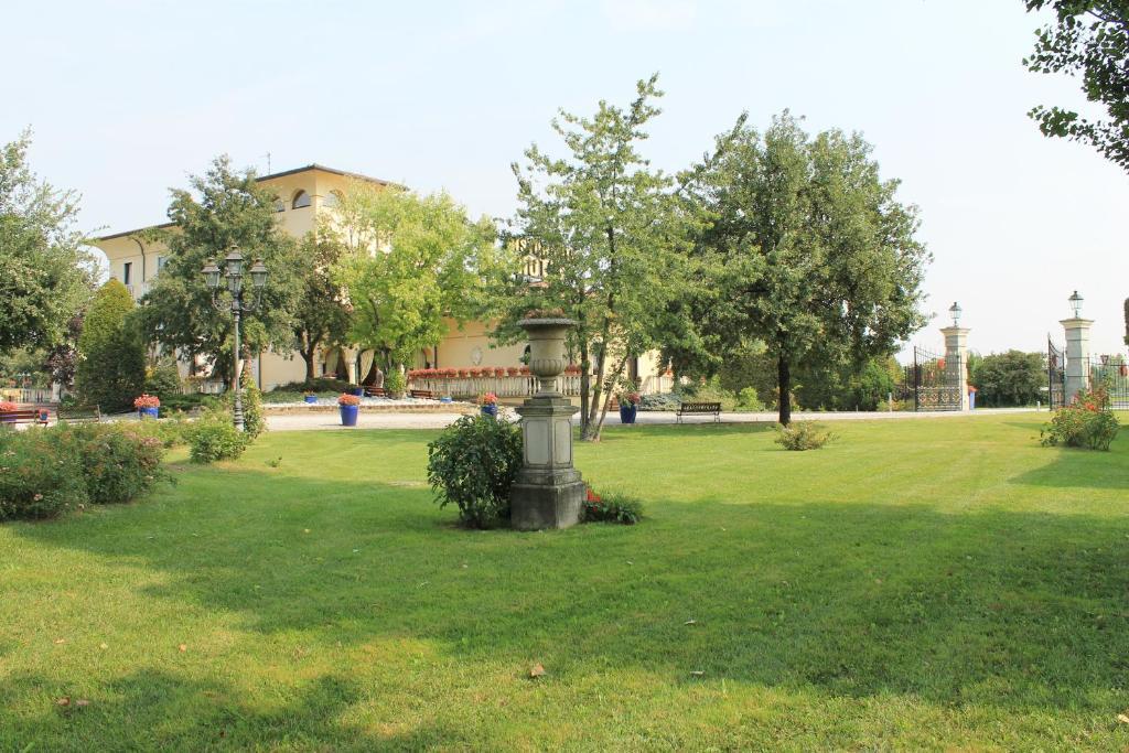Hotel Belvedere 1849 Misano di Gera dʼAdda